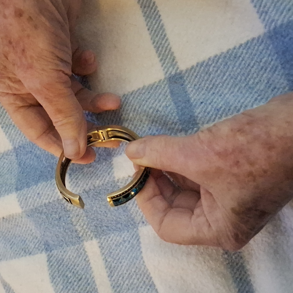HEIDI DAUS Elegant Blue and Gold Women's CLAMPER Bracelet - Picture 3 of 4